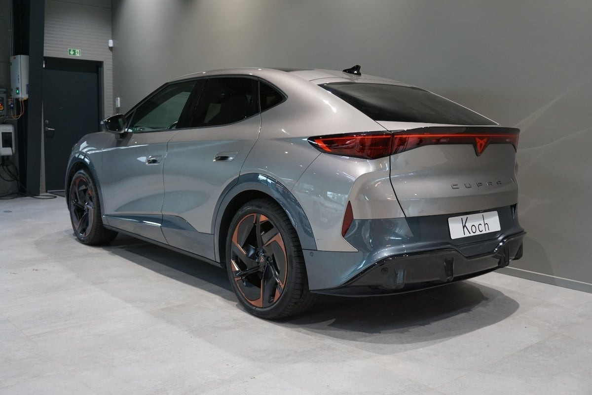 Orange Cupra Tavascan fra 2025