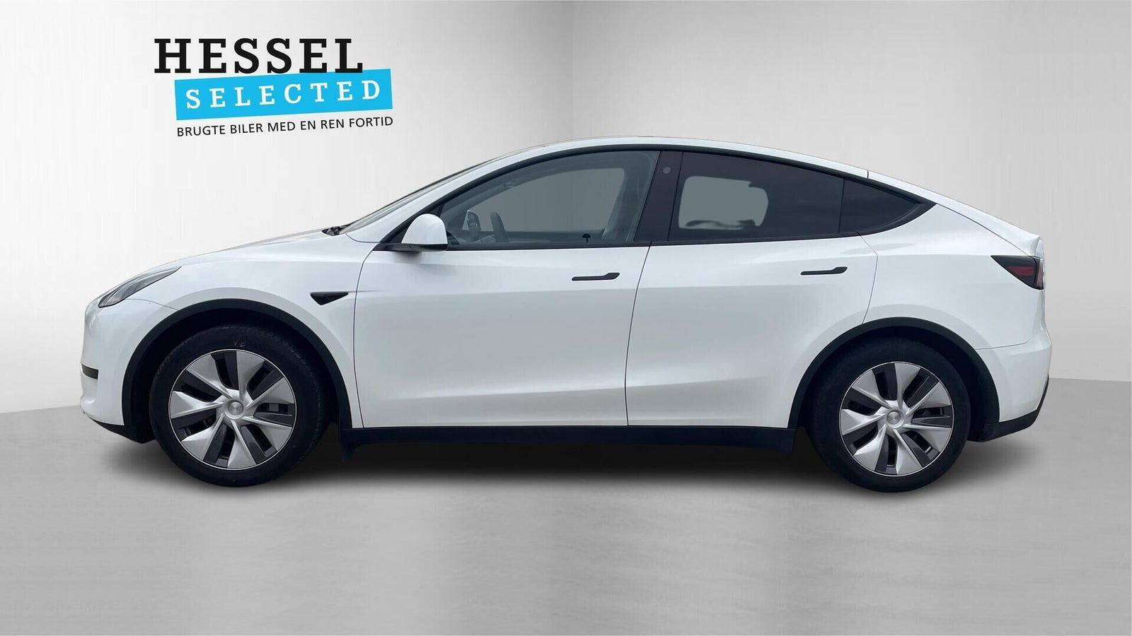 Hvid Tesla Model Y fra 2023
