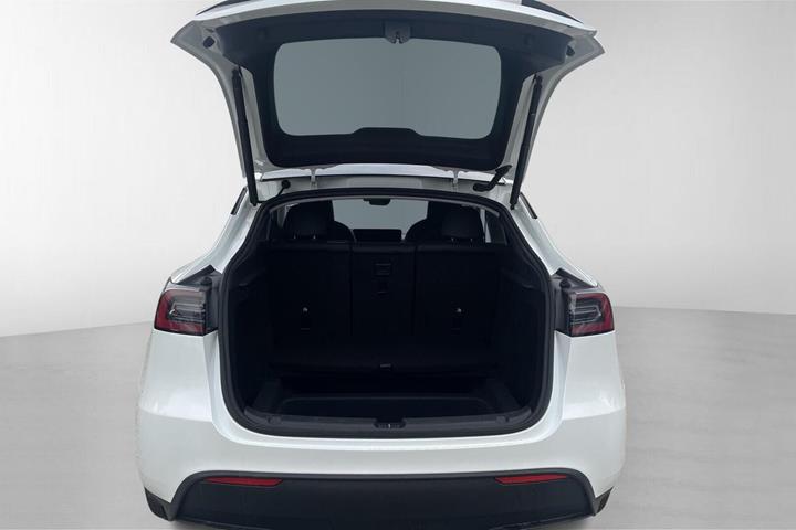 Hvid Tesla Model Y fra 2023