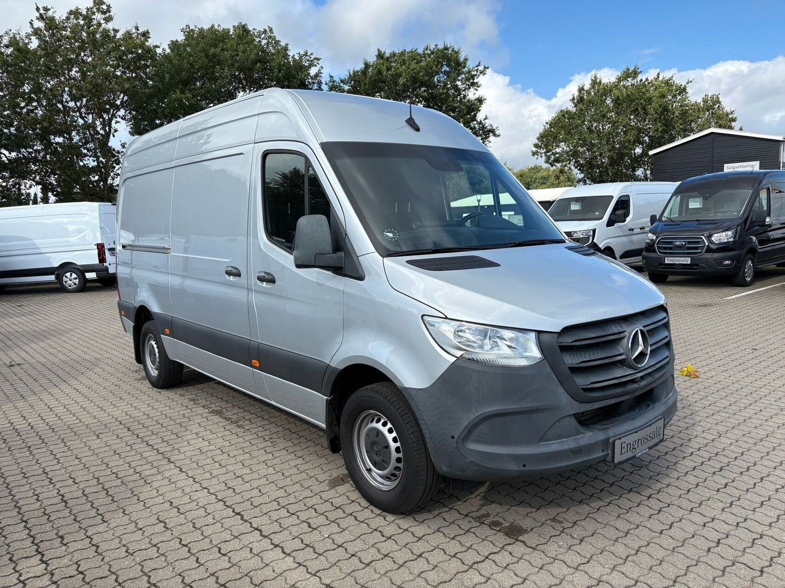 Sølv Mercedes Sprinter 317 fra 2021
