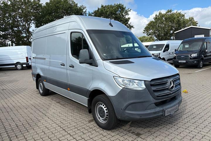 Sølv Mercedes Sprinter 317 fra 2021