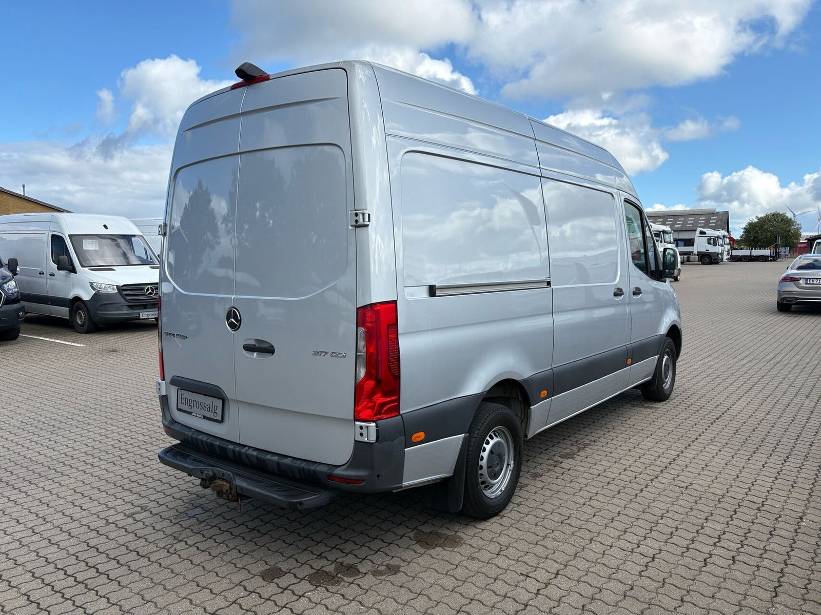 Sølv Mercedes Sprinter 317 fra 2021