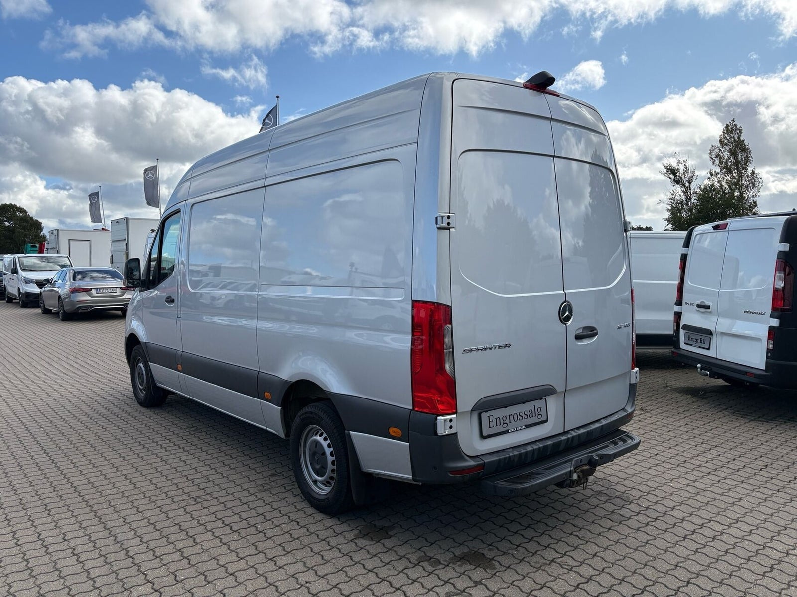 Sølv Mercedes Sprinter 317 fra 2021