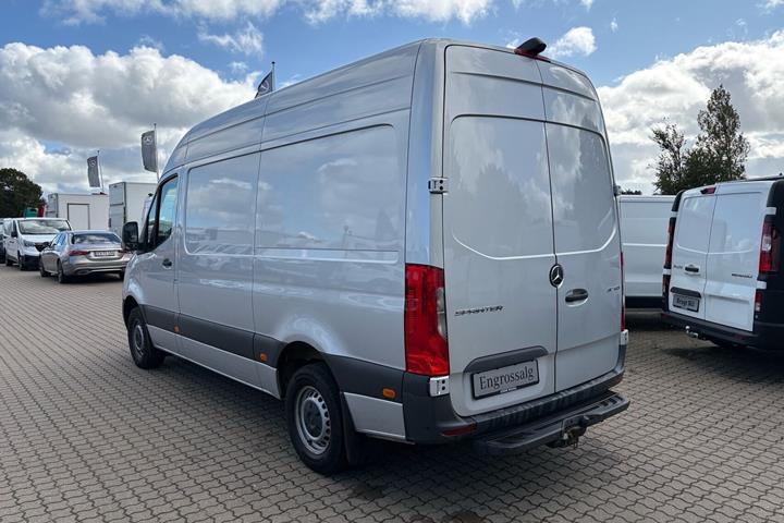 Sølv Mercedes Sprinter 317 fra 2021