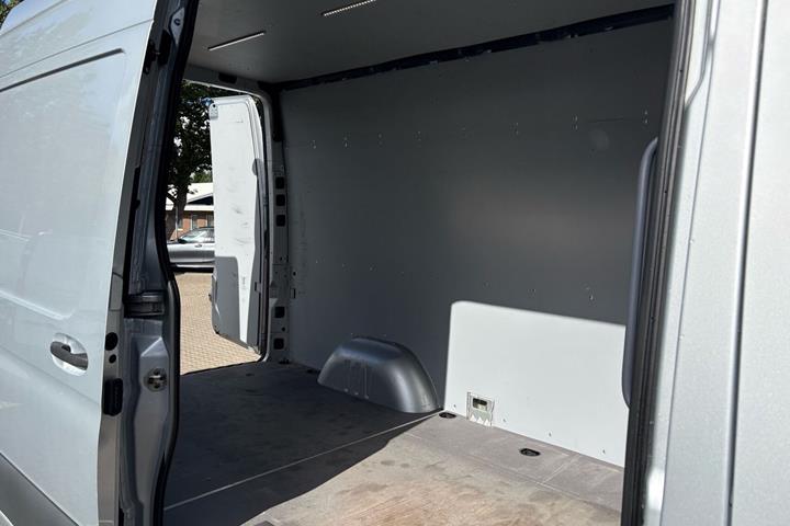 Sølv Mercedes Sprinter 317 fra 2021