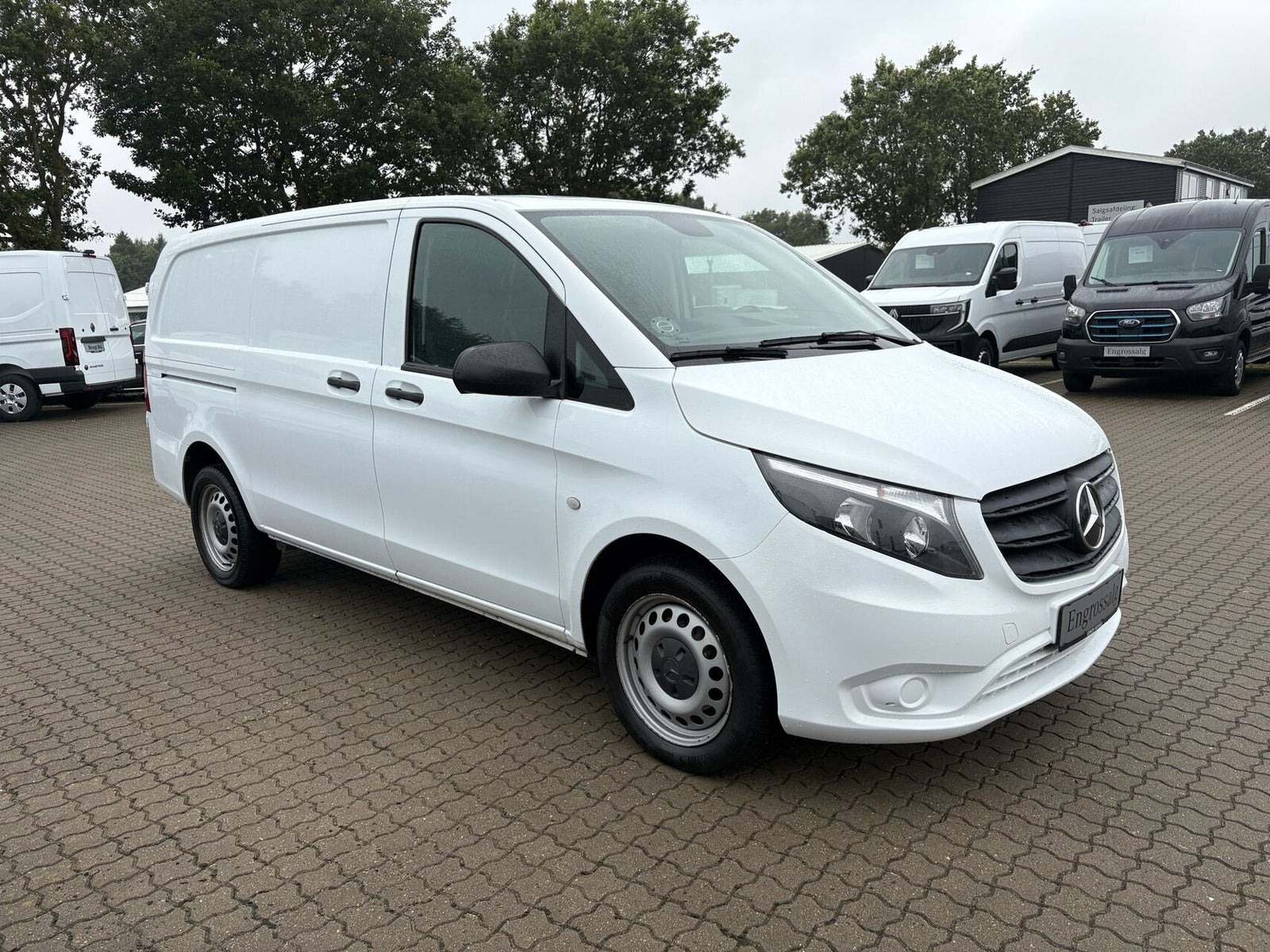 Hvid Mercedes Vito 114 fra 2022