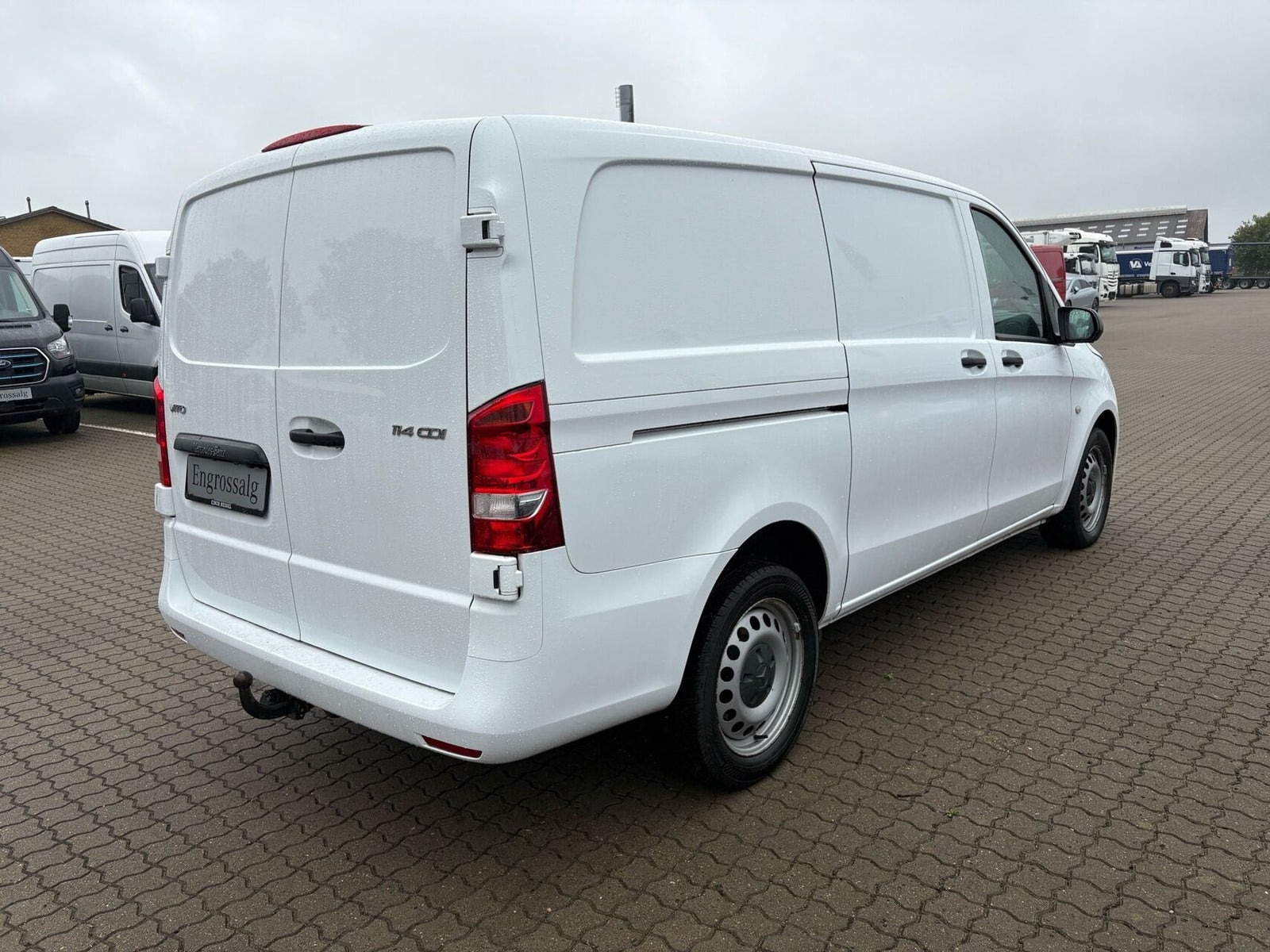 Hvid Mercedes Vito 114 fra 2022