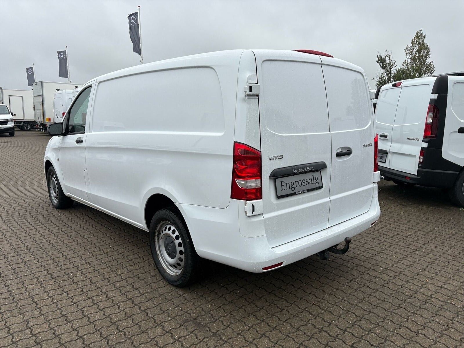 Hvid Mercedes Vito 114 fra 2022