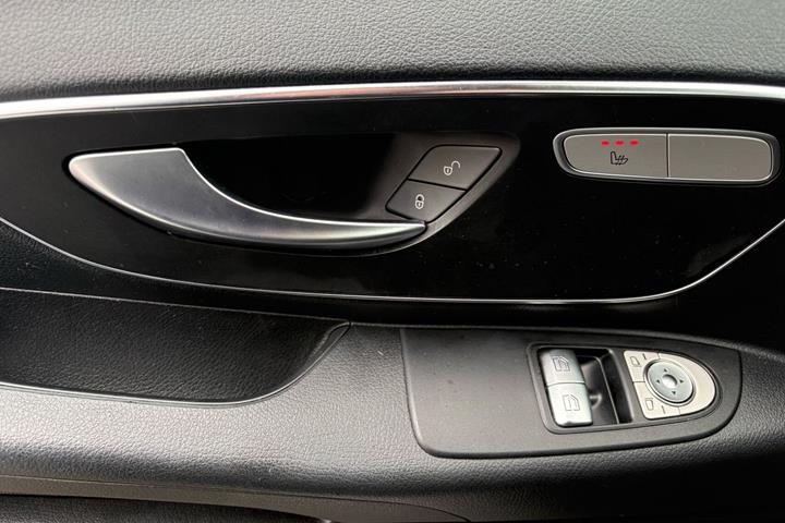 Hvid Mercedes Vito 114 fra 2022