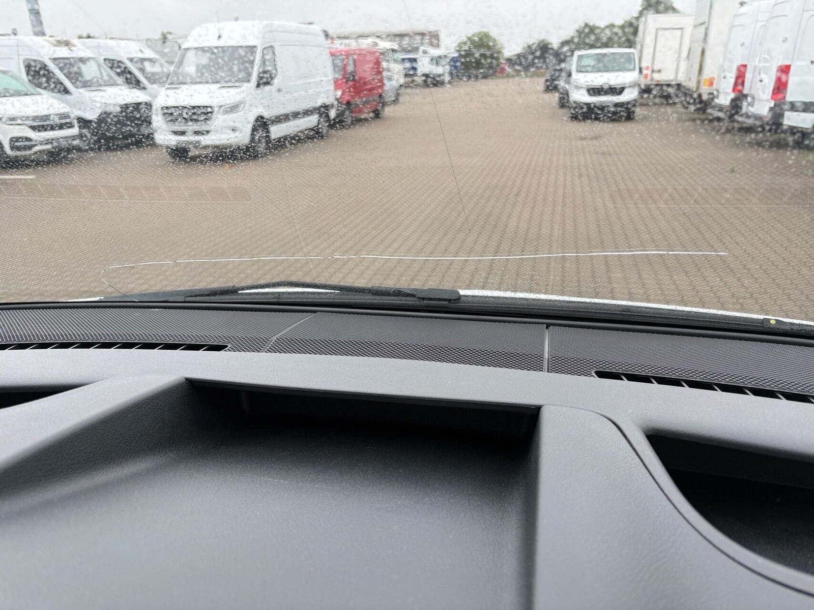 Hvid Mercedes Vito 114 fra 2022