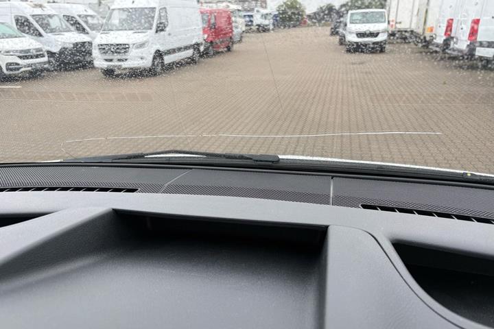 Hvid Mercedes Vito 114 fra 2022