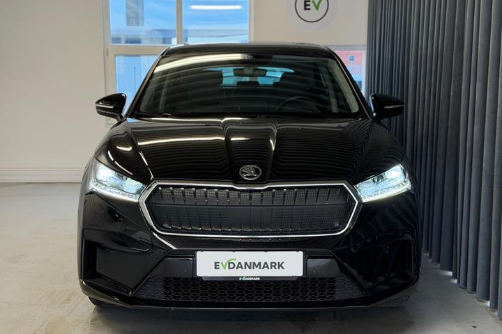 Sort Skoda Enyaq fra 2024