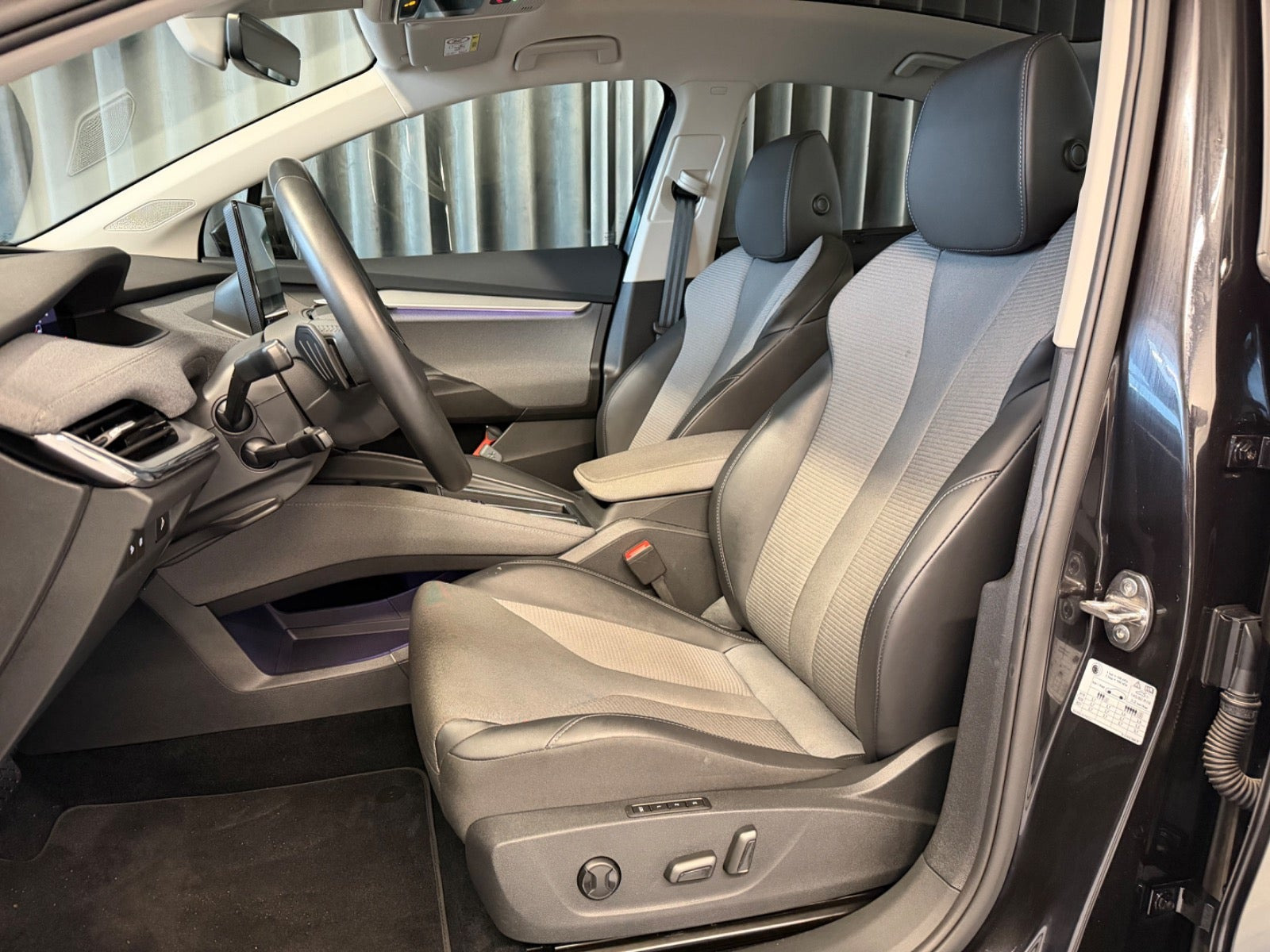 Sort Skoda Enyaq fra 2024