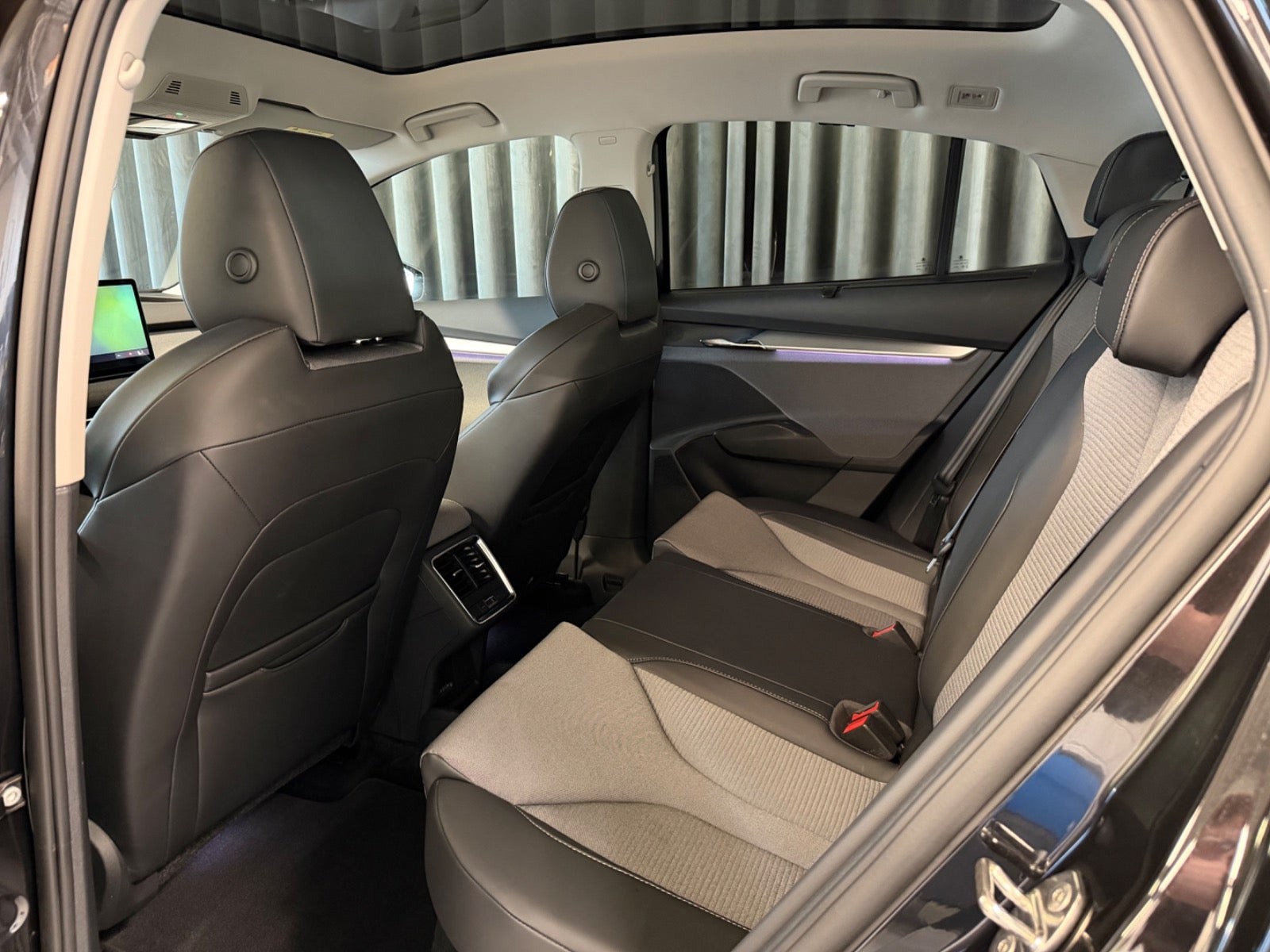 Sort Skoda Enyaq fra 2024