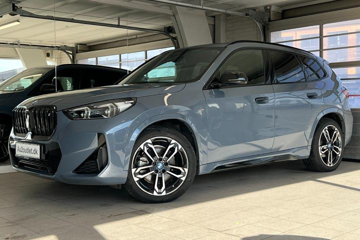 Grå BMW iX1 fra 2023