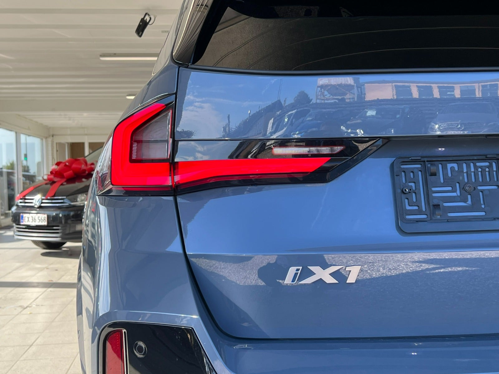 Grå BMW iX1 fra 2023