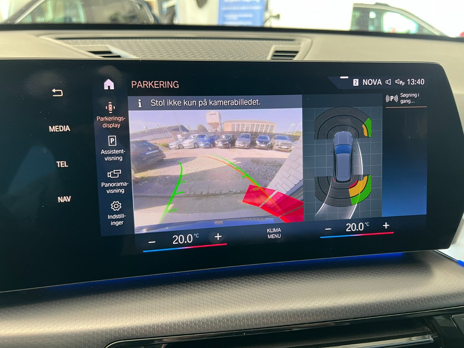 Grå BMW iX1 fra 2023