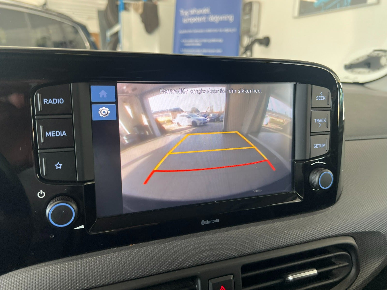 Grå Hyundai i10 fra 2022