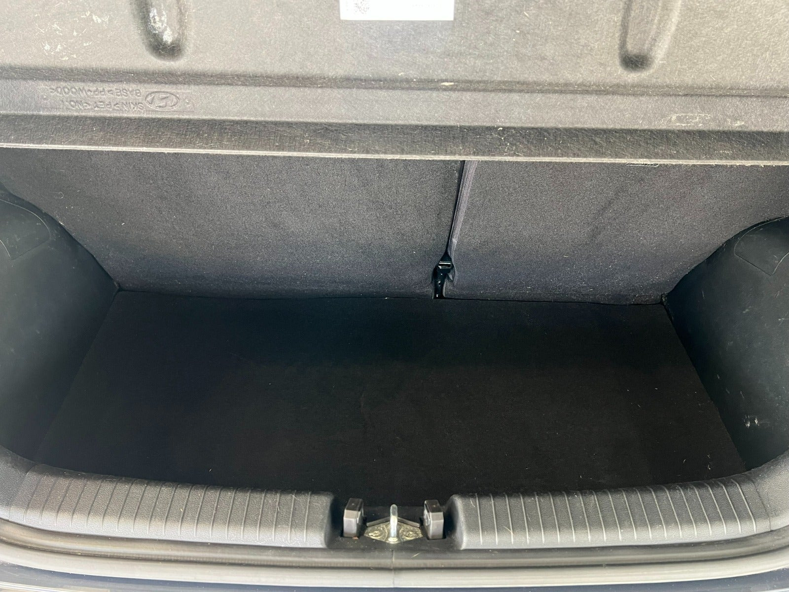 Grå Hyundai i10 fra 2022