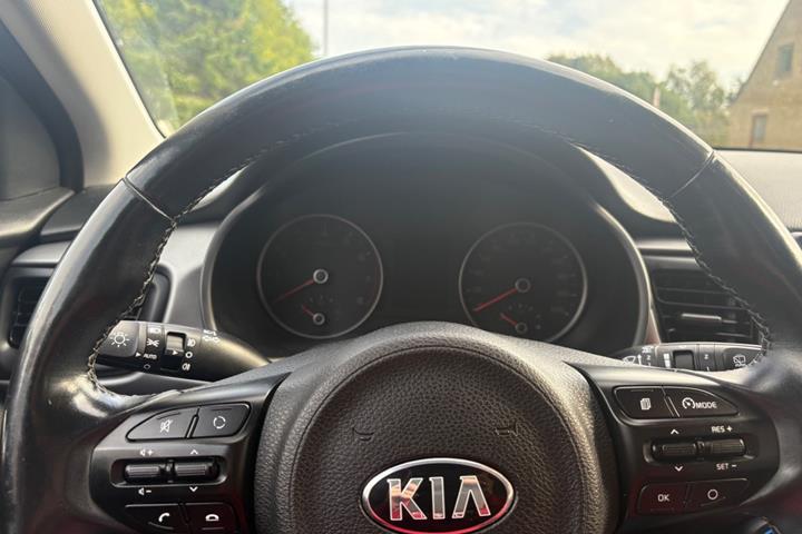 Hvid Kia Rio fra 2017