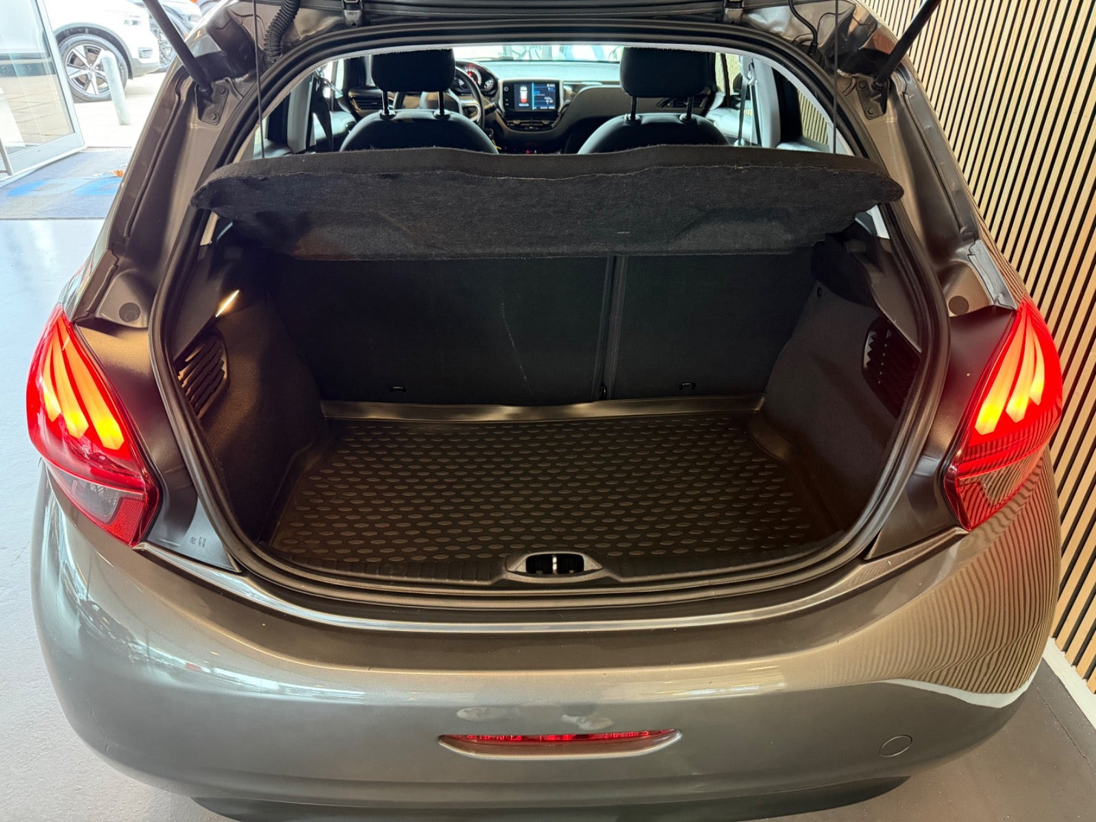 undefined Peugeot 208 fra 2017