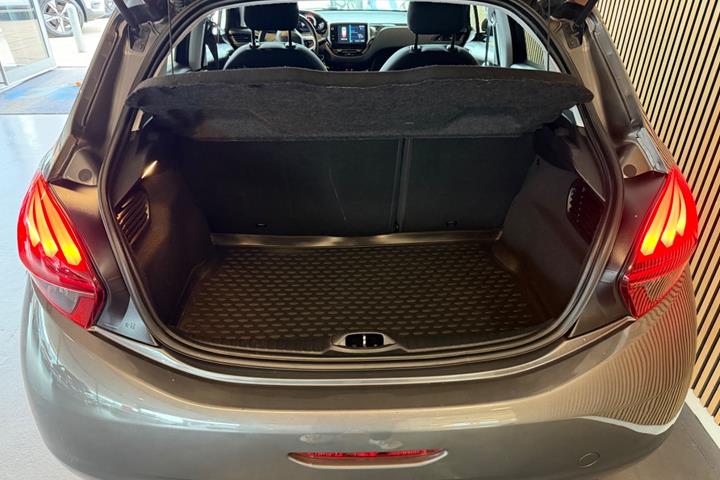 undefined Peugeot 208 fra 2017