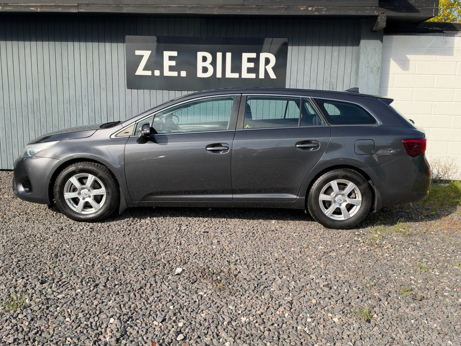 undefined Toyota Avensis fra 2016