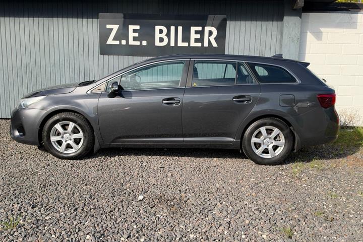 undefined Toyota Avensis fra 2016