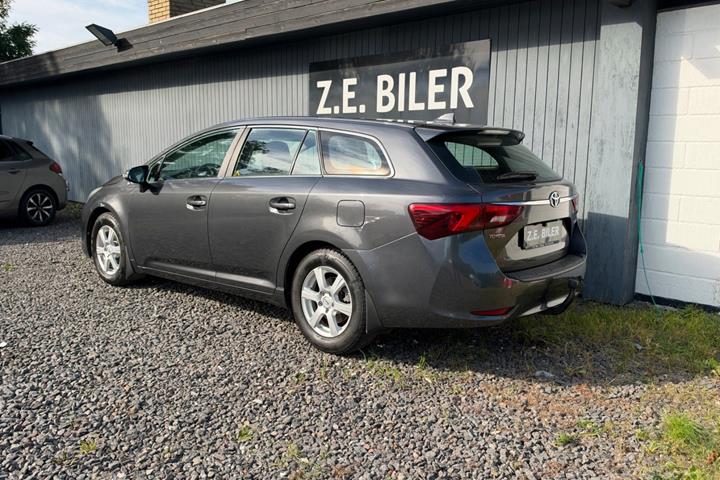 undefined Toyota Avensis fra 2016