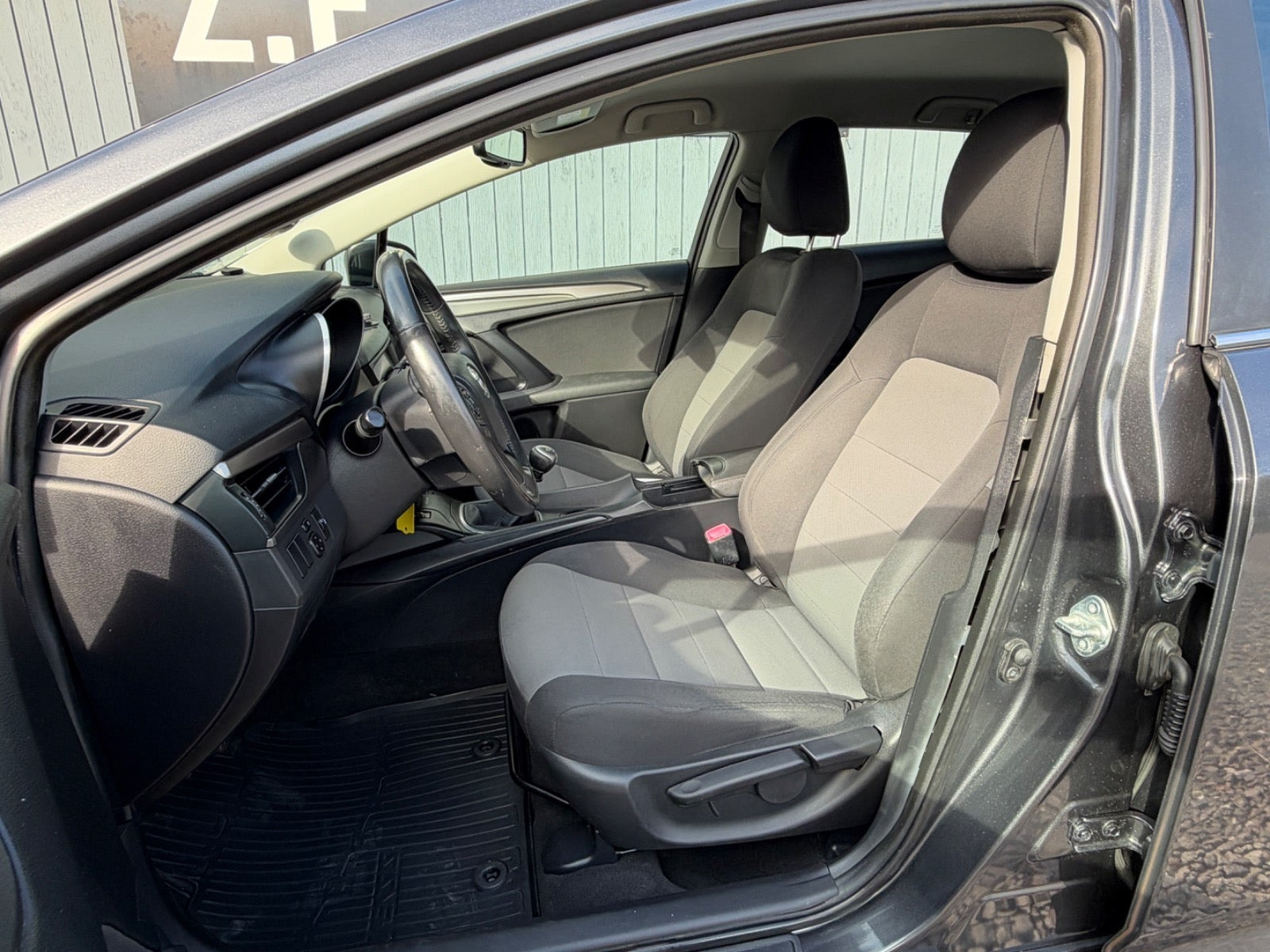 undefined Toyota Avensis fra 2016