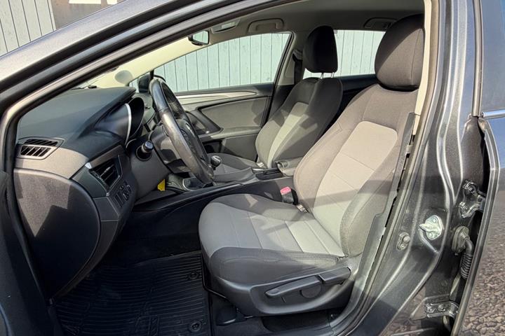 undefined Toyota Avensis fra 2016