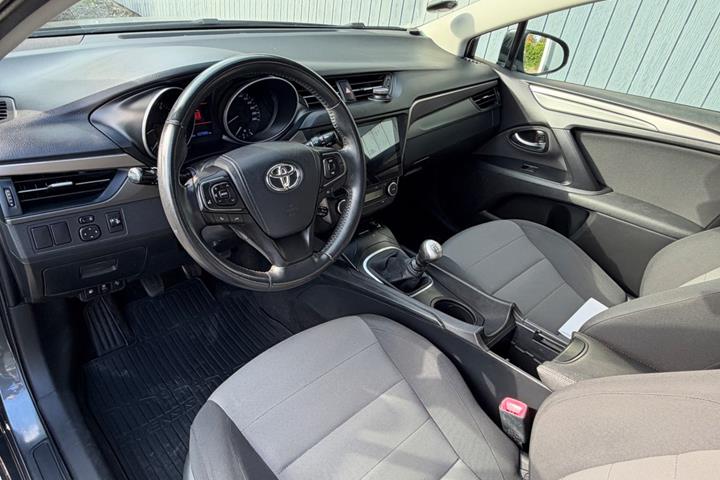 undefined Toyota Avensis fra 2016
