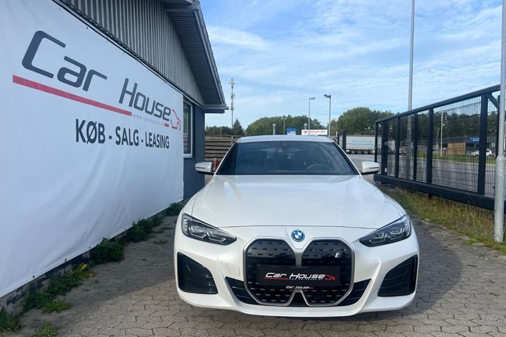 Hvid BMW i4 fra 2024