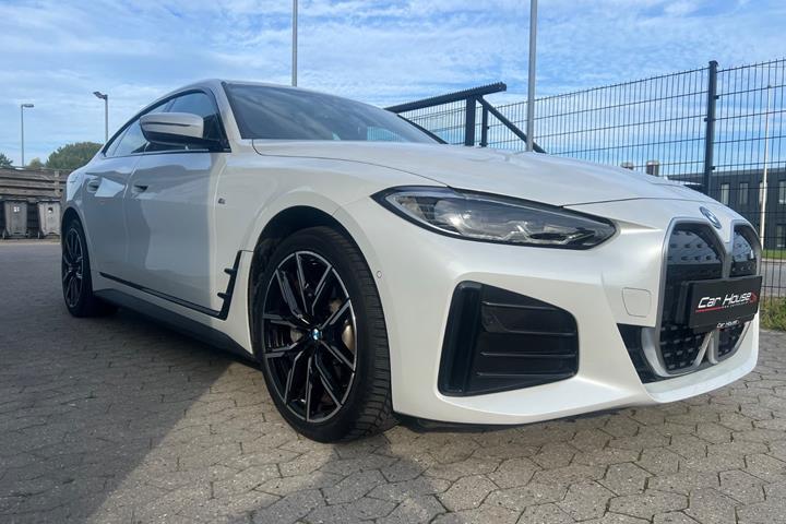 Hvid BMW i4 fra 2024