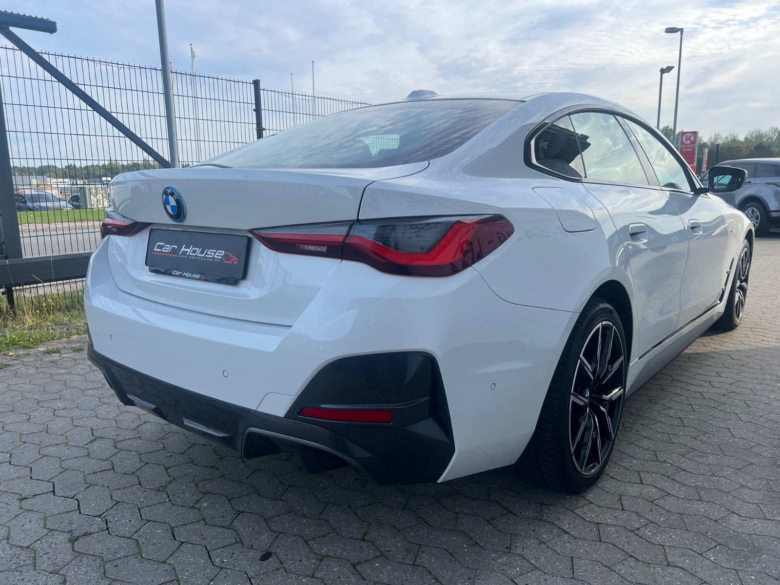Hvid BMW i4 fra 2024