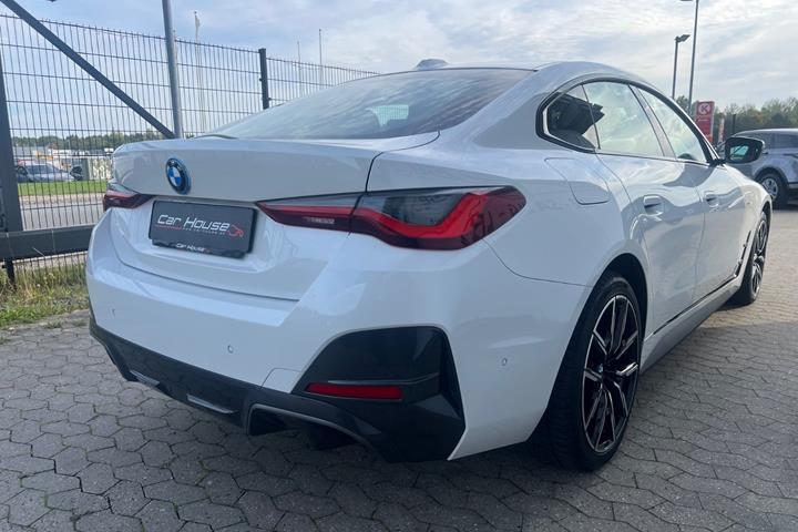 Hvid BMW i4 fra 2024