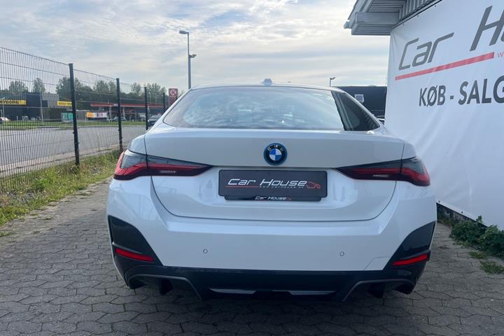 Hvid BMW i4 fra 2024