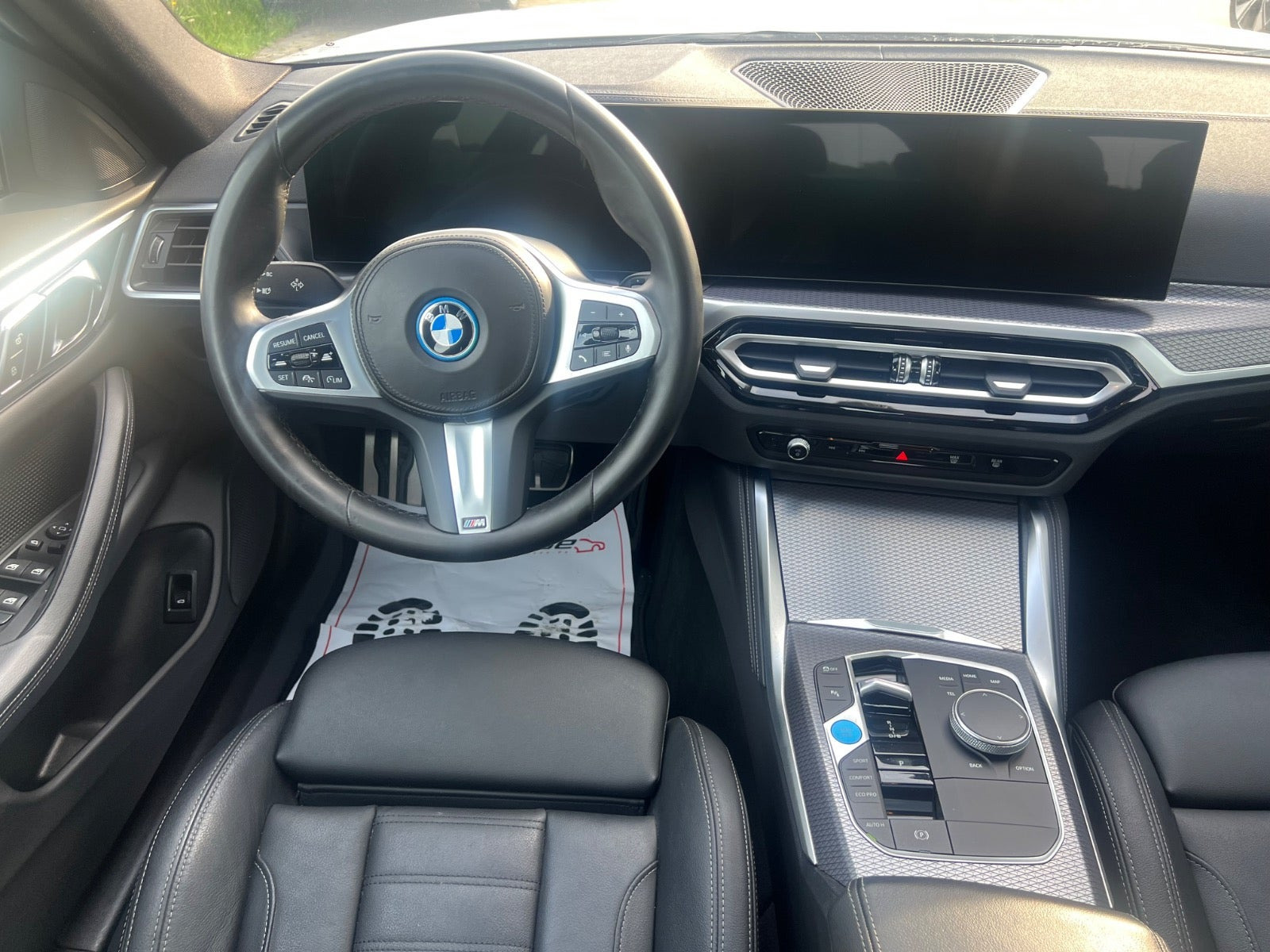 Hvid BMW i4 fra 2024