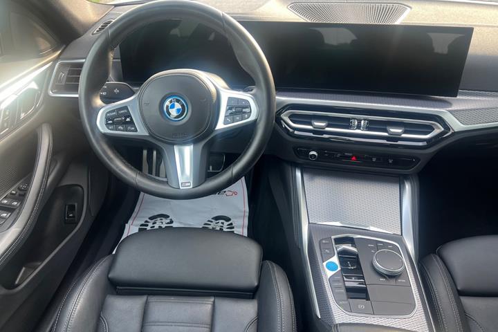 Hvid BMW i4 fra 2024