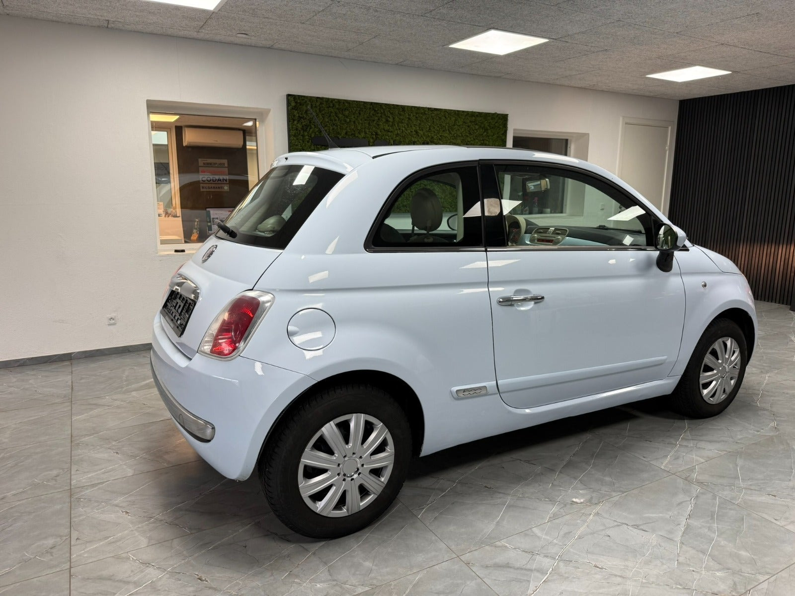 Blå Fiat 500 fra 2008
