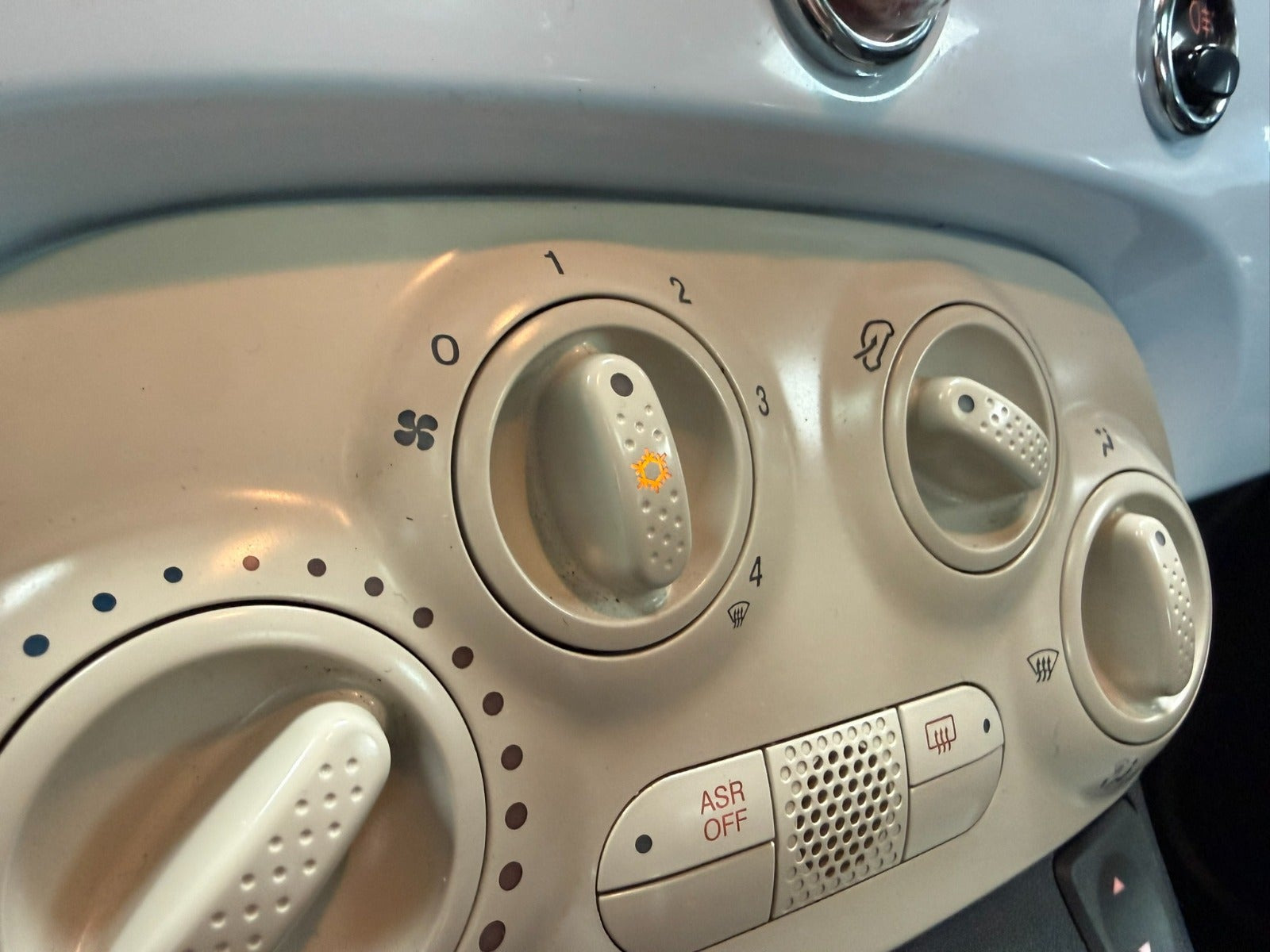 Blå Fiat 500 fra 2008