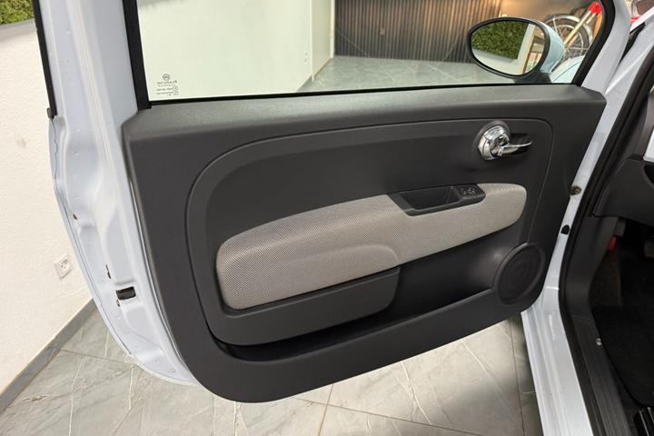 Blå Fiat 500 fra 2008