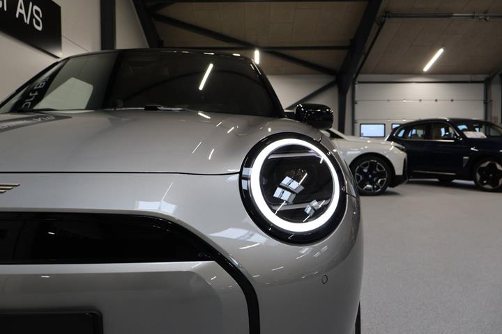 Sølv Mini Cooper E fra 2026