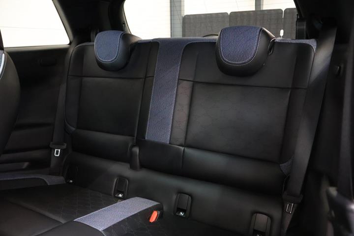 Sølv Mini Cooper E fra 2026
