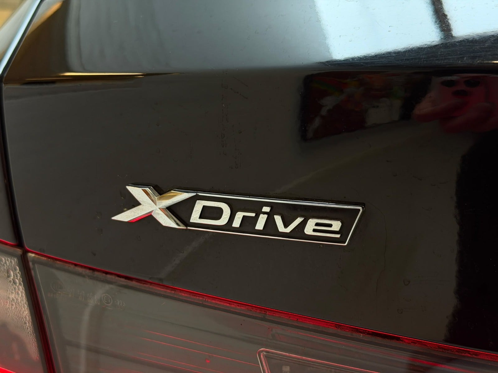 Sort BMW 330e fra 2023