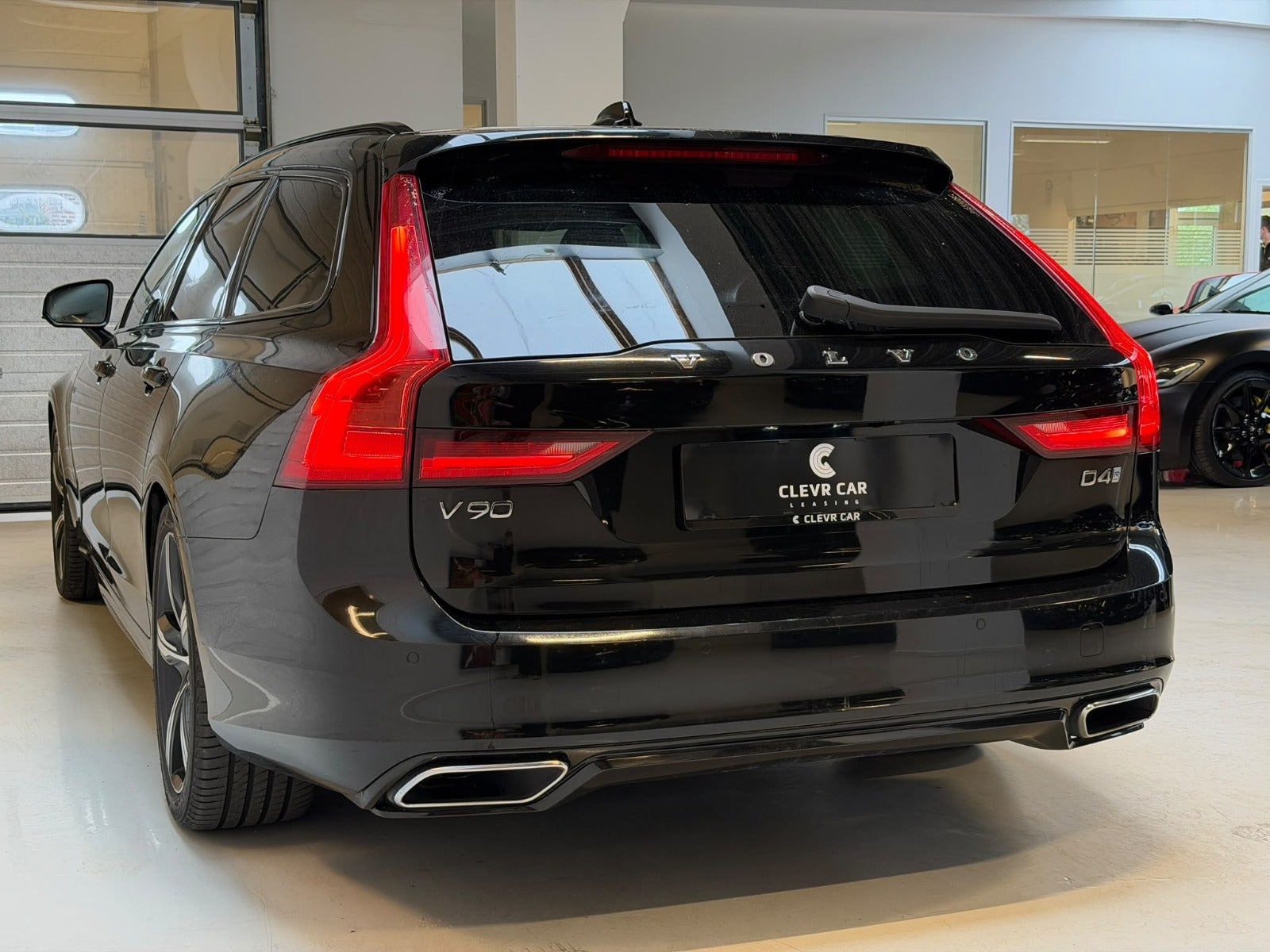 Sort Volvo V90 fra 2019