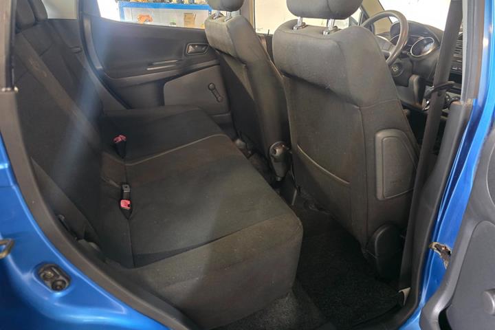 Gul Suzuki Ignis fra 2005