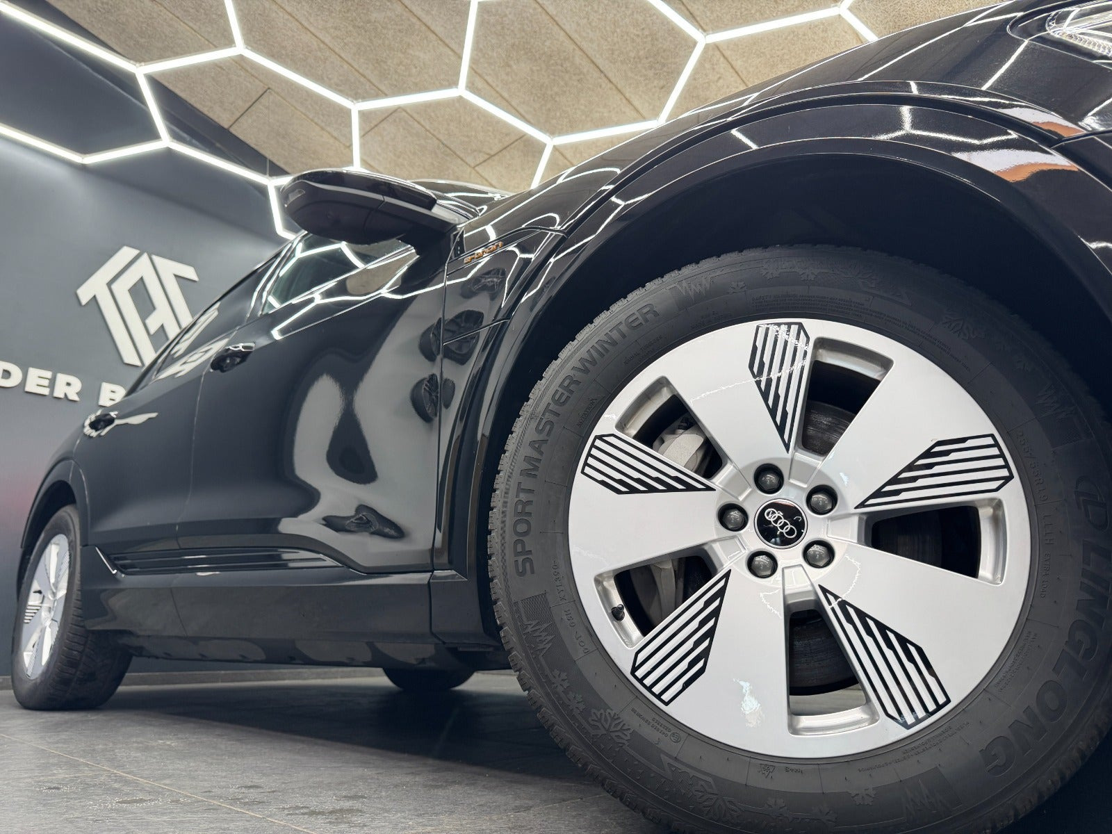 Sort Audi e-tron fra 2023