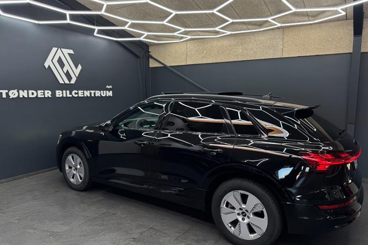 Sort Audi e-tron fra 2023