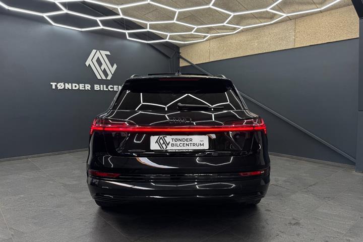 Sort Audi e-tron fra 2023